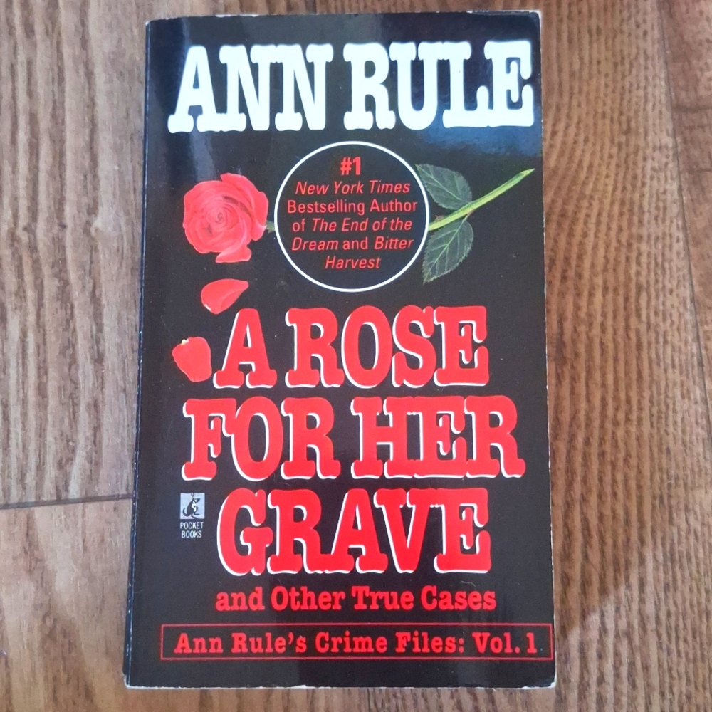 ✴️2 for $10✴️ Book A Rose For Her Grave